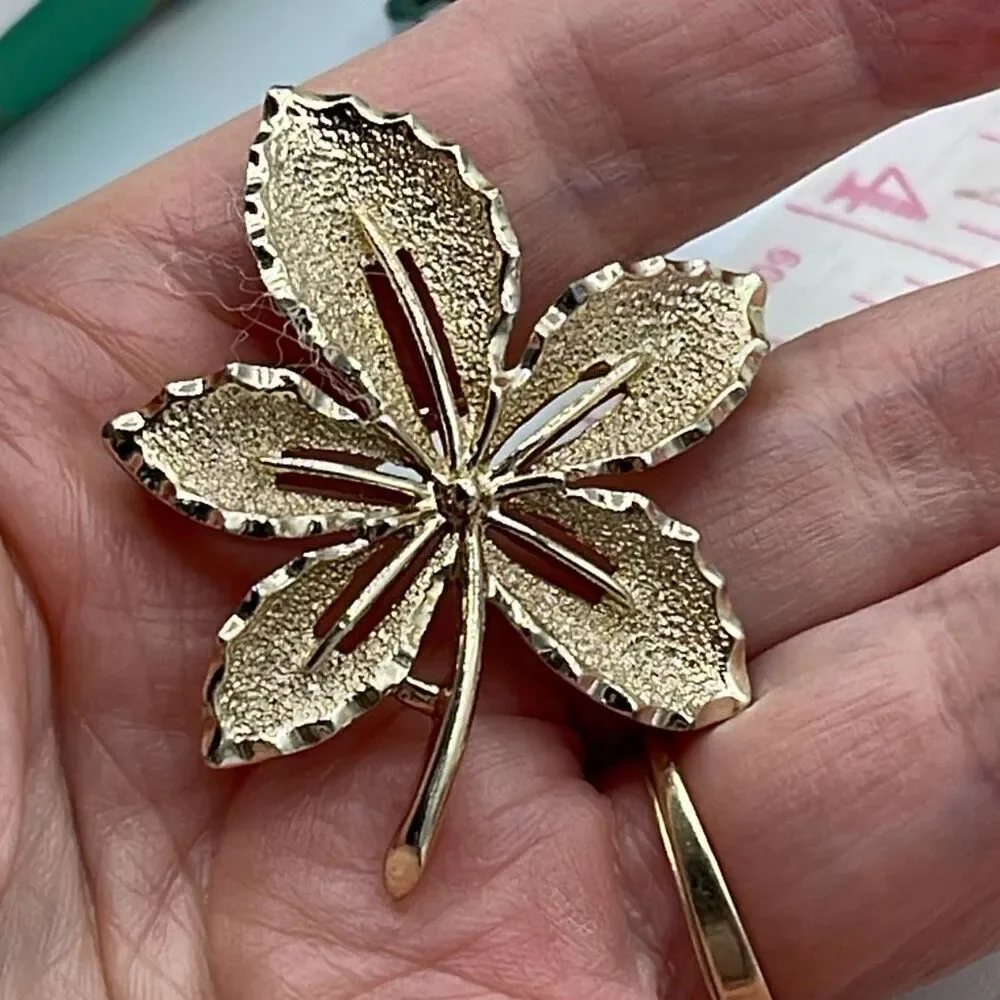 Vintage Sarah Coventry gold colored leaf brooch